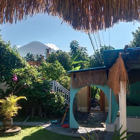 Black Sand Hostel Amed Exterior photo