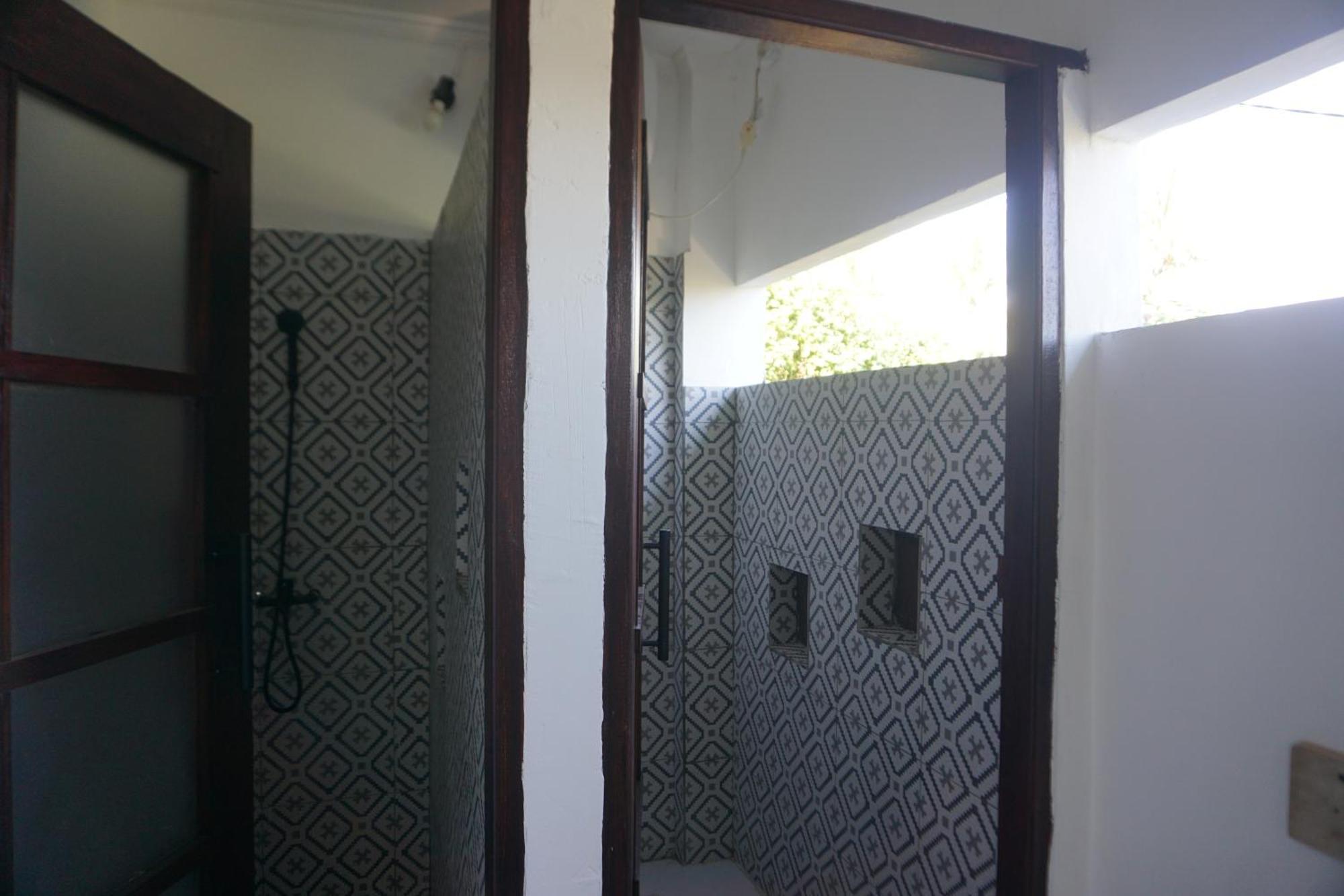 Black Sand Hostel Amed Exterior photo