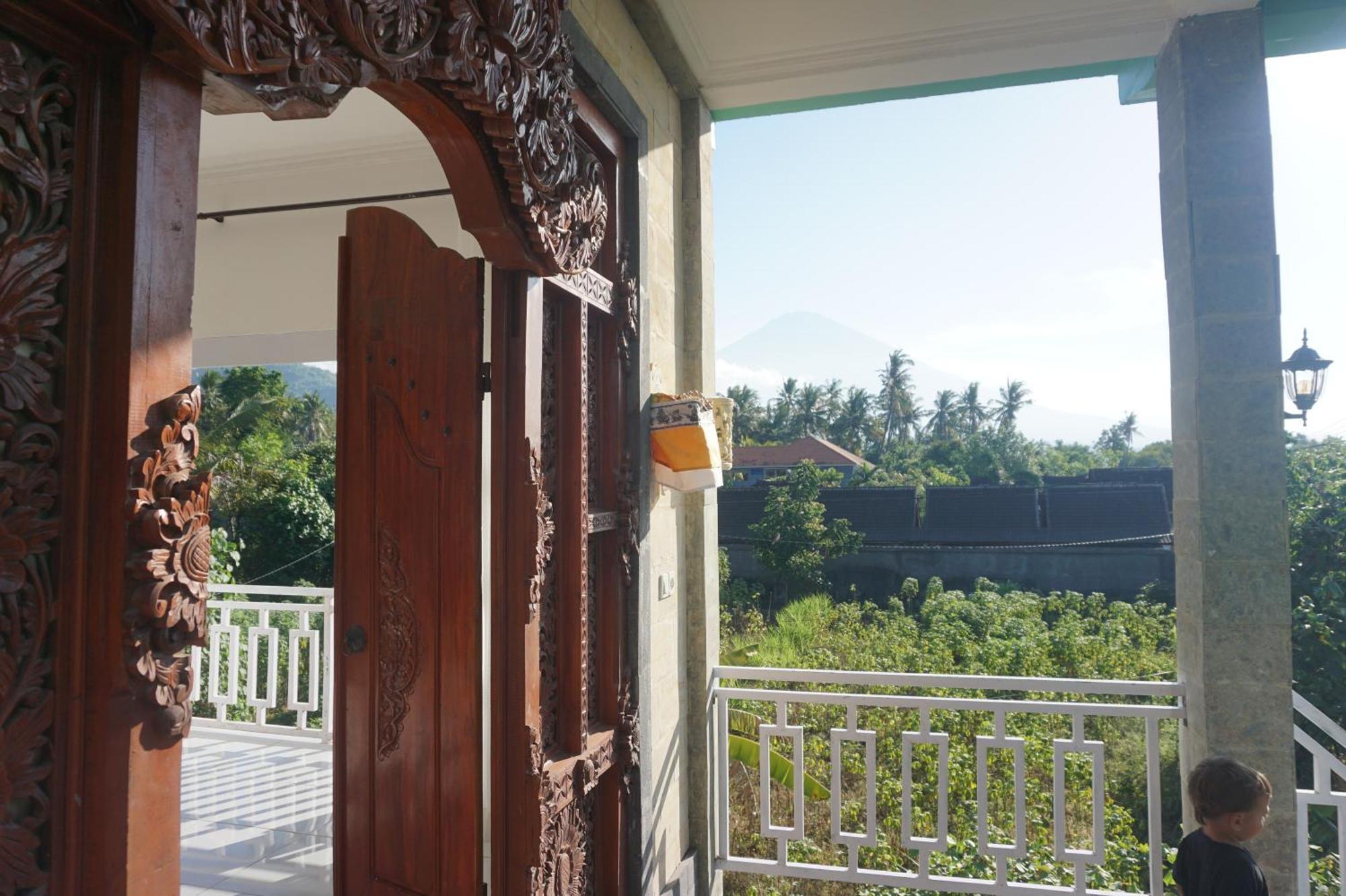 Black Sand Hostel Amed Exterior photo